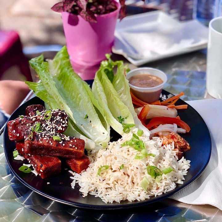 review photo of Community Restaurant Lettuce Wraps shared by @hannahsotropa on 12 Dec 2020 - review