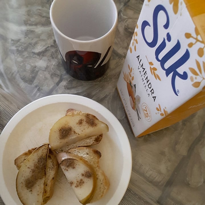 photo of Silk Almond Milk Vanilla Sweetened shared by @ednaveg269 on  14 Jul 2020 - review