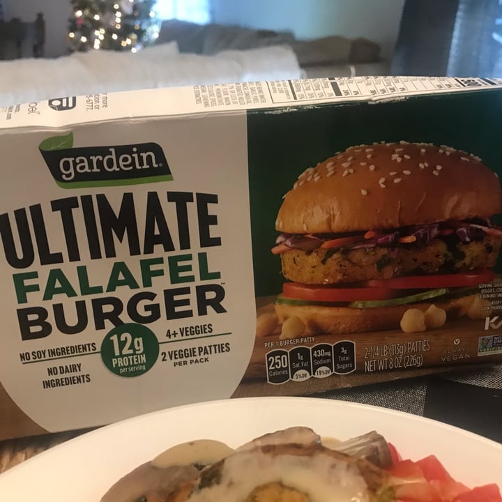 review photo of Gardein Ultimate Falafel Burger shared by @veganlibrarian on 31 Dec 2021 - review