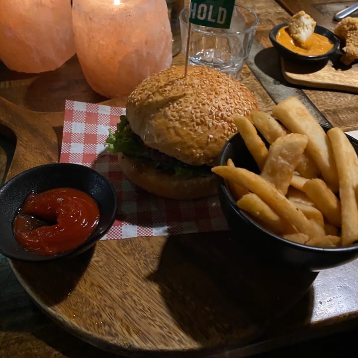 review photo of The Hold Classic Hamburger (Plant Based) shared by @dagurke on 09 Jan 2020 - review
