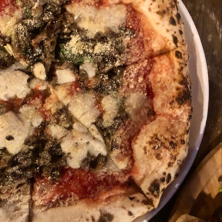 photo of Parco Romano Biodistretto Castelli Romani pizza parmigiana veg shared by @veggyviole on  06 Jul 2022 - review