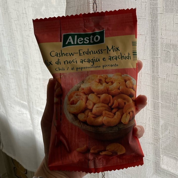 photo of Alesto Mix di noci acagiù e arachidi chili/al peperoncino piccante shared by @empathika1 on  08 Jun 2022 - review