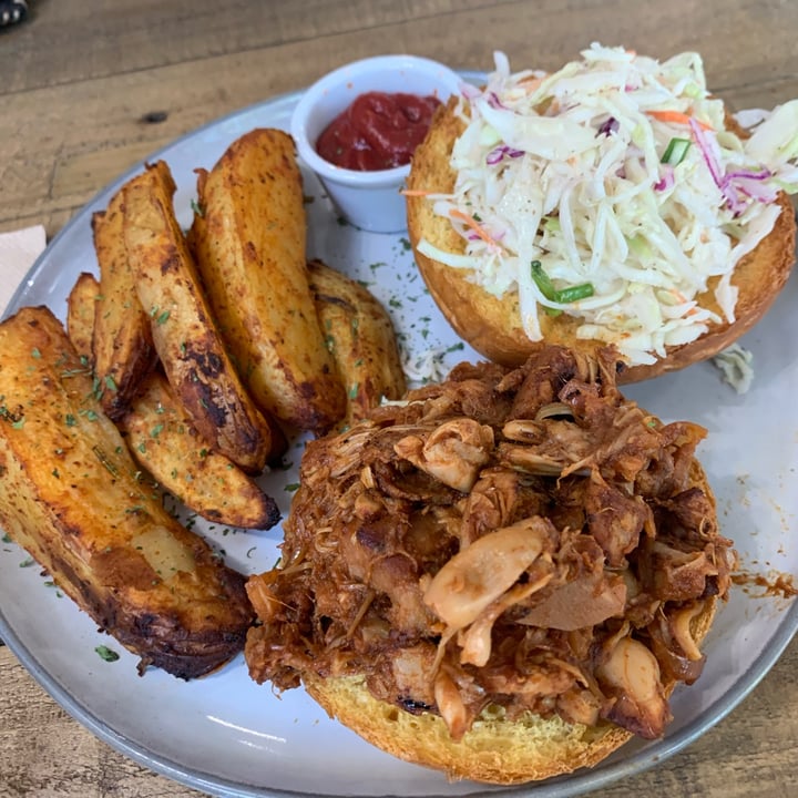 review photo of Barely Vegans Jackfruit Barbecue Sandwich shared by @veganengineer on 03 Sep 2022 - review