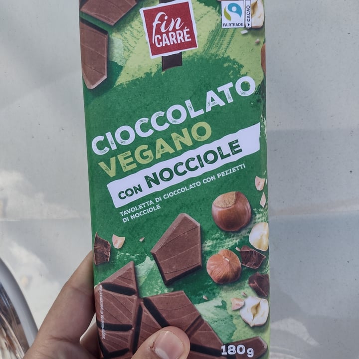photo of Fin Carré Cioccolata vegana alle nocciole shared by @vitoveganlovezampe on  19 Apr 2022 - review