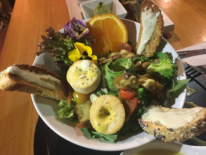 photo of Chia Vegan Restaurant Chia Vegan Salad shared by @theveggienomad on  19 Aug 2018 - review