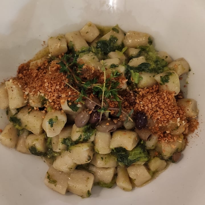 photo of La Mi Mama Gnocchetti integrali con cime di rapa, olive, uvetta e croccante di paprika shared by @giulisac on  13 Apr 2022 - review