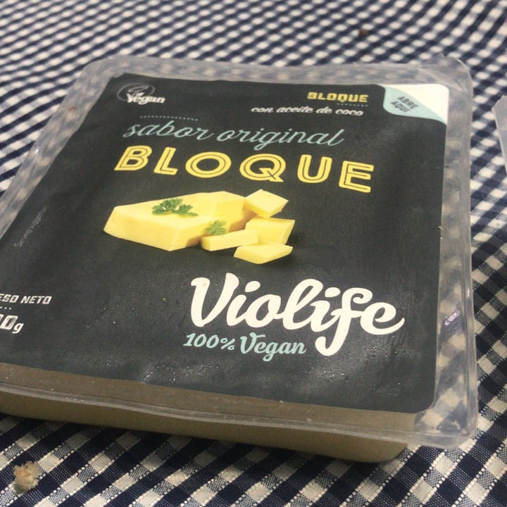 photo of Violife Bloque sabor Ahumado shared by @emivb on  24 Jul 2020 - review