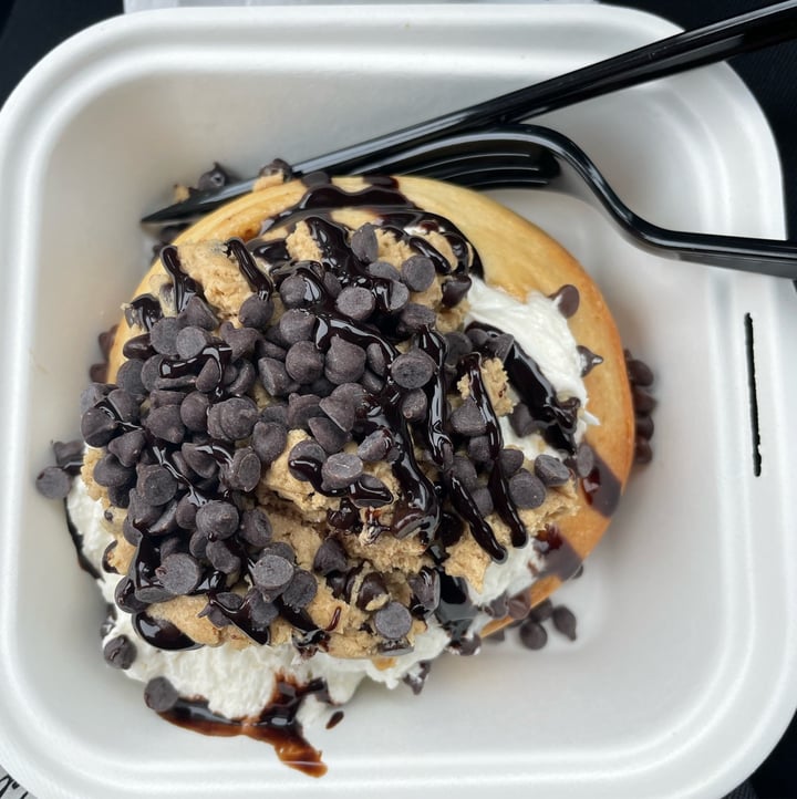 review photo of Cinnaholic Cookie Monster shared by @bjvn on 30 Mar 2022 - review
