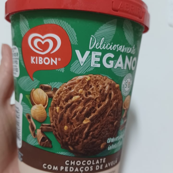 photo of Kibon  Chocolate com Pedaços De Avelã shared by @michelleciascavegan on  27 Nov 2021 - review