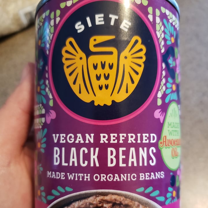 photo of Siete Family Foods Vegan Refried Black Beans shared by @lexiegoats on  20 May 2022 - review