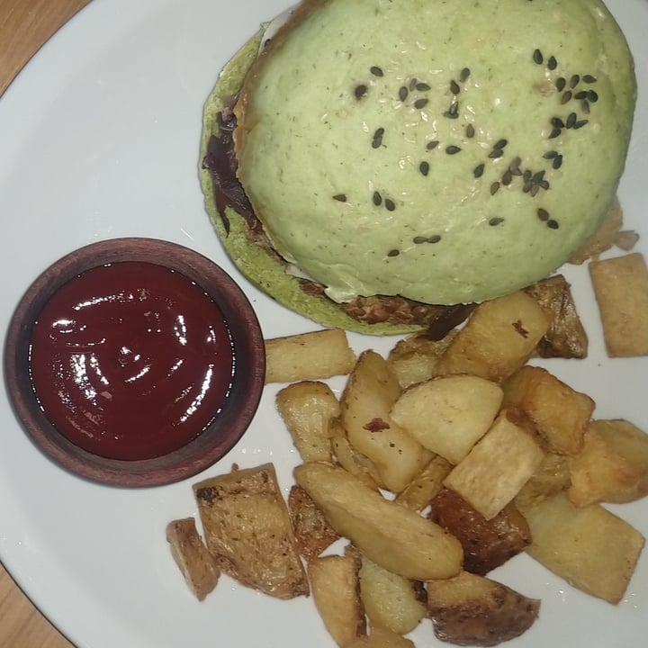 review photo of MOLA Cheese burger shared by @celinap on 29 Apr 2021 - review