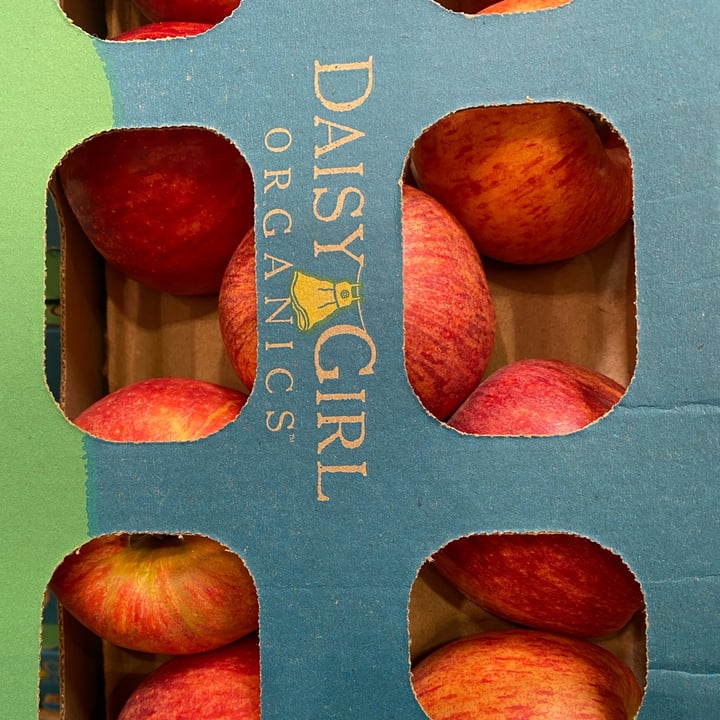 photo of Daisy Girl Organics organic gala apples shared by @claudiademartino on  28 Jun 2022 - review