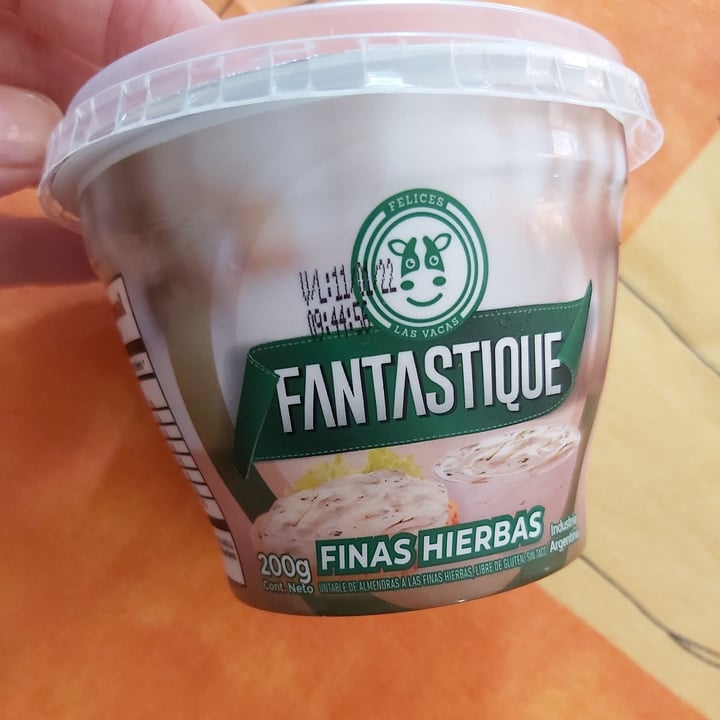 photo of Felices Las Vacas Queso Untable Fantastique Finas Hierbas shared by @larasumiacher on  17 Dec 2021 - review