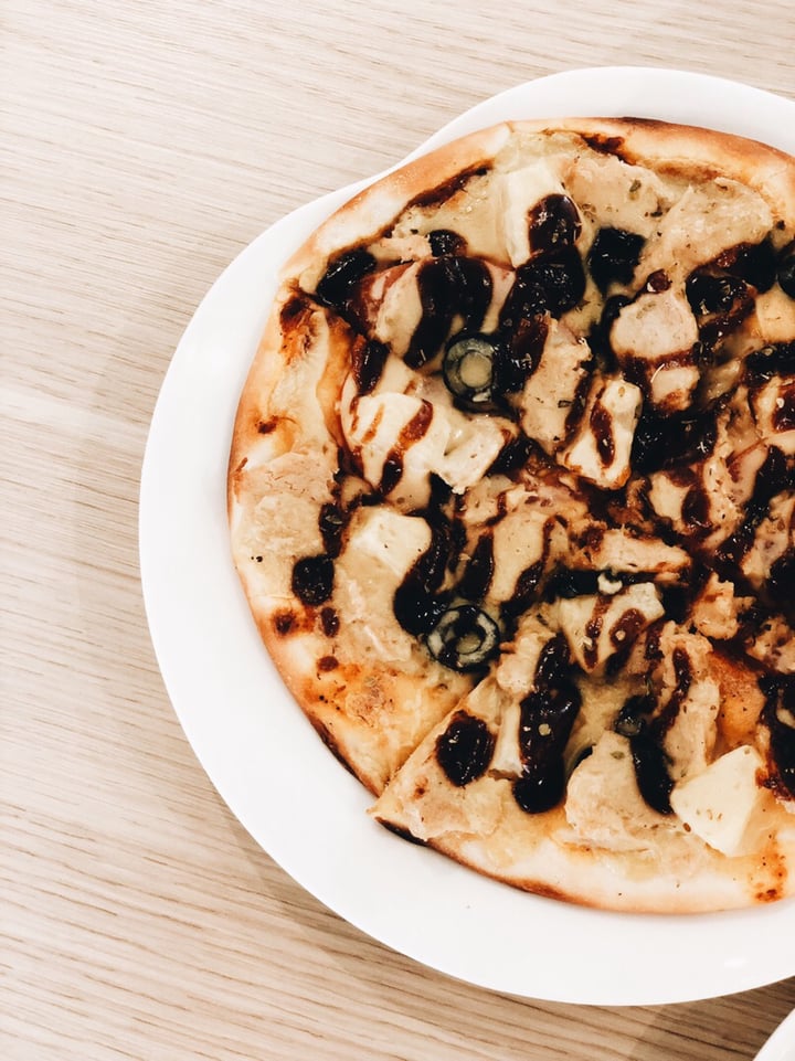 photo of WS Deli Experience Store Bbq Chicken Pizza shared by @consciouscookieee on  30 Apr 2019 - review