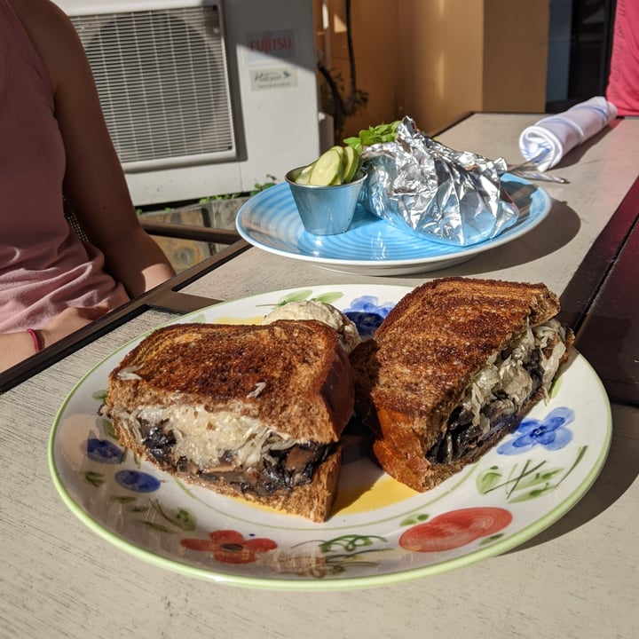 photo of Leaf & Lentil Portobello Reuben shared by @kimibun on  06 Jan 2022 - review