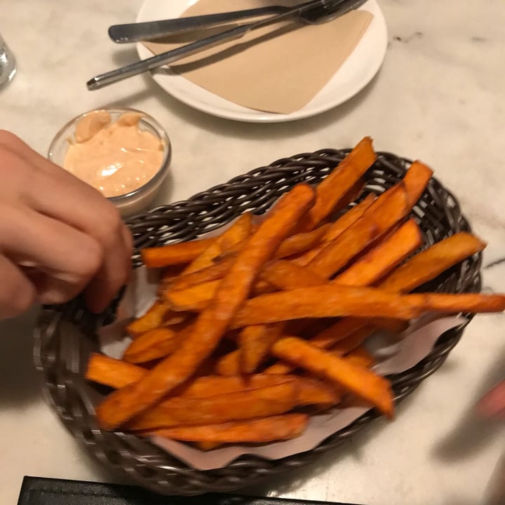 photo of Urban Bites Sweet potato fries shared by @alyrauff on  02 Aug 2018 - review
