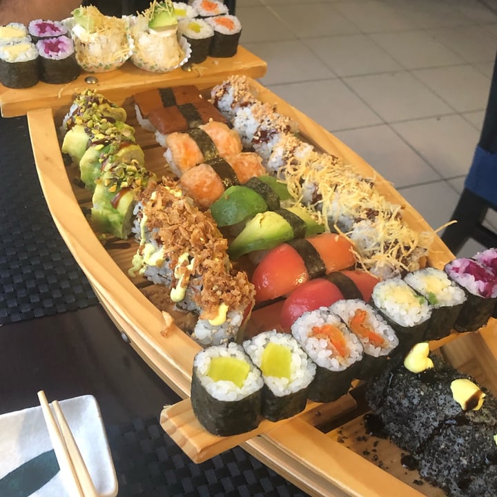 photo of Asia Fusion Sushi Barca mix per 2 persone Vegan shared by @pattini on  27 Jun 2022 - review