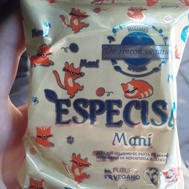 review photo of Un Rincón Vegano Especismo Cero Alfajor Relleno De Mani Con Baño De Repostería Blanco shared by @mattecocido on 21 Dec 2021 - review