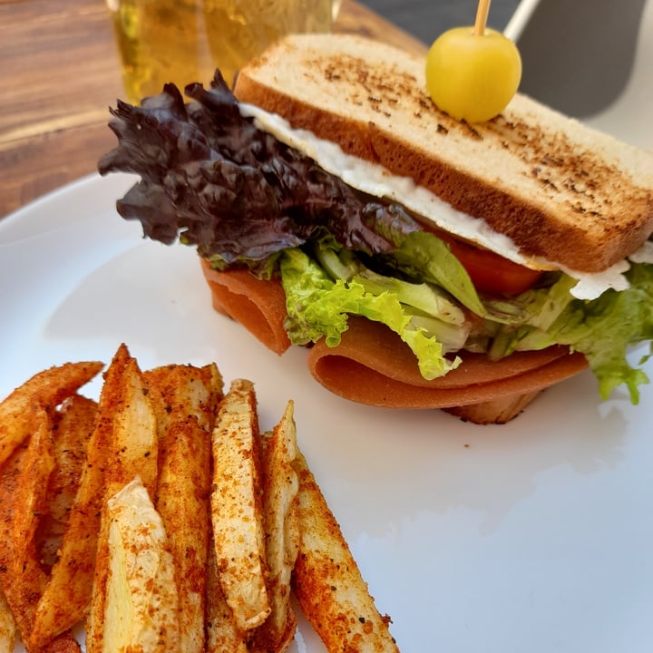 photo of Siempre viva Club sándwich shared by @omar0505 on  29 Mar 2021 - review