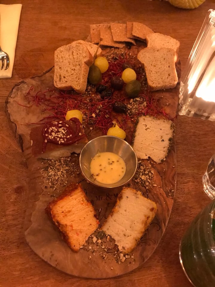 review photo of Mr. & Mrs. Watson cheeze shared by @charlyy on 03 Dec 2019 - review