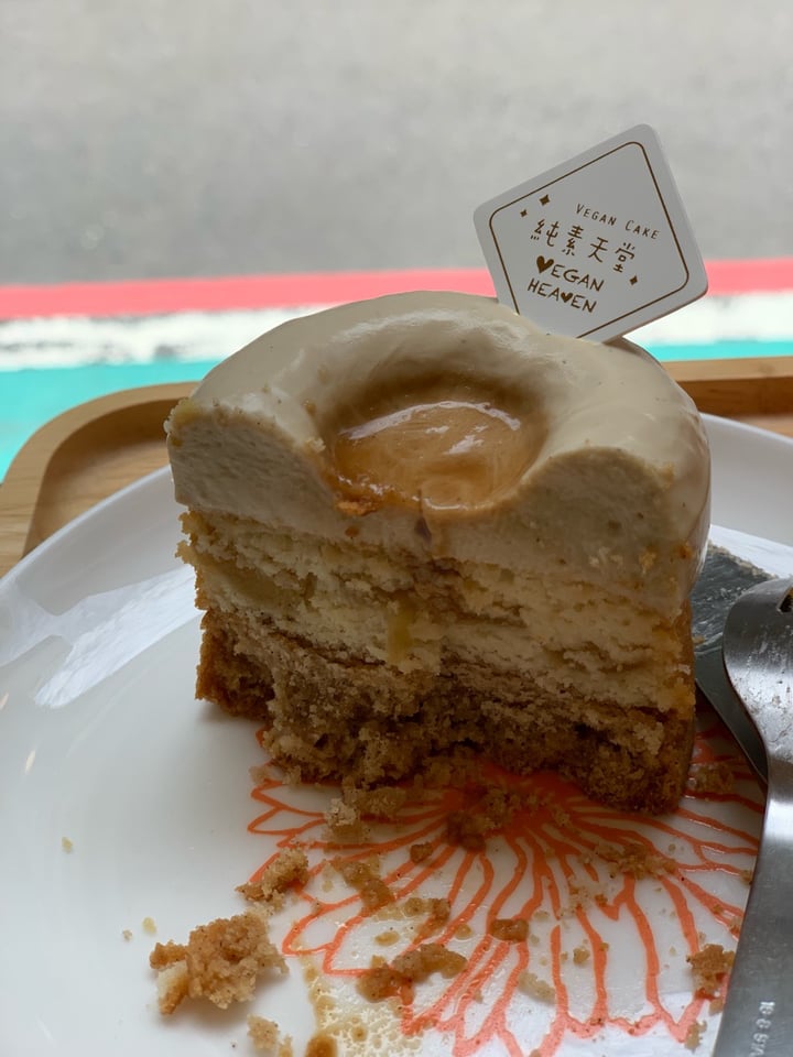 review photo of Vegan Heaven Apple Almond Cream Layer Tart shared by @kimmiephanst on 30 May 2019 - review