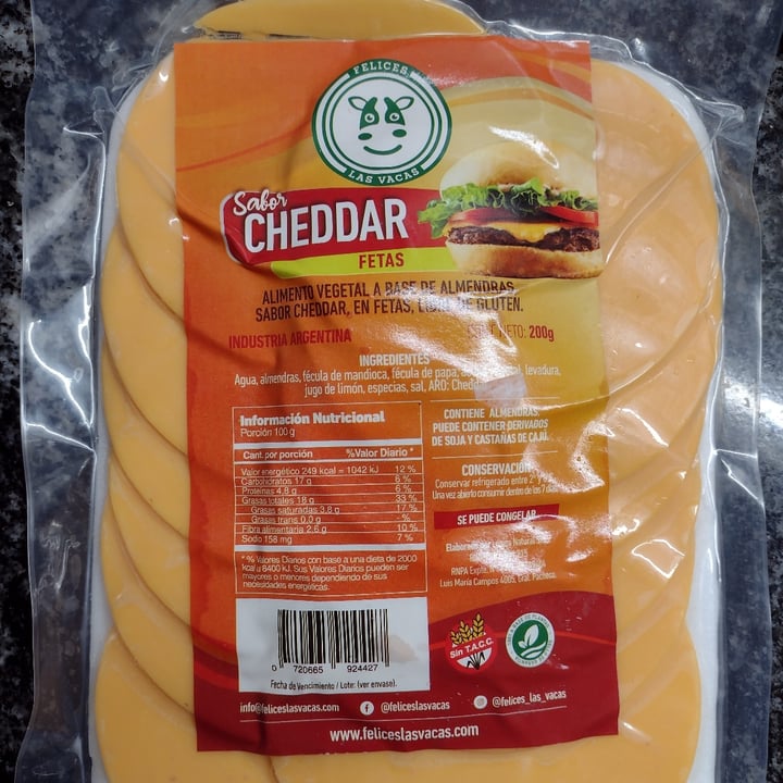 photo of Felices Las Vacas Queso Cheddar en Fetas shared by @antito08 on  02 Oct 2021 - review