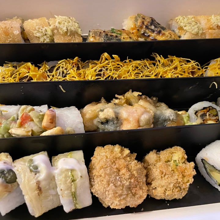 photo of SushiClub Combinado vegan leaves 30p shared by @unavegana on  11 May 2022 - review