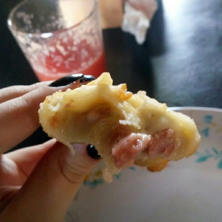 photo of La Reverde Parrillita Vegana Empanada de Jamón y Queso shared by @mmalenart on  13 May 2020 - review