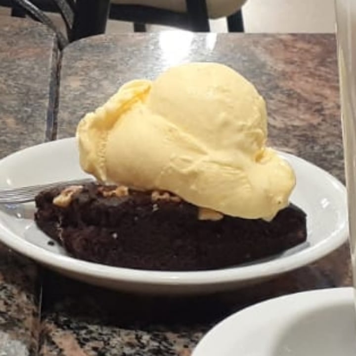 review photo of Heladeria Via Verona Brownie Con Helado shared by @nahijaz on 10 Jun 2021 - review