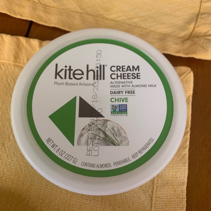 review photo of Kite Hill Cream Cheese Alternative Chive shared by @here4theveganpizza on 13 Aug 2021 - review
