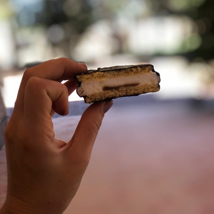 review photo of Un Rincón Vegano Alfajor de Coco shared by @antorusso on 04 Aug 2020 - review