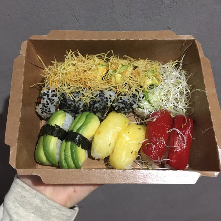 photo of Let it V - Vegan Sushi Tabla Hey Jude shared by @lauchis on  15 Aug 2020 - review