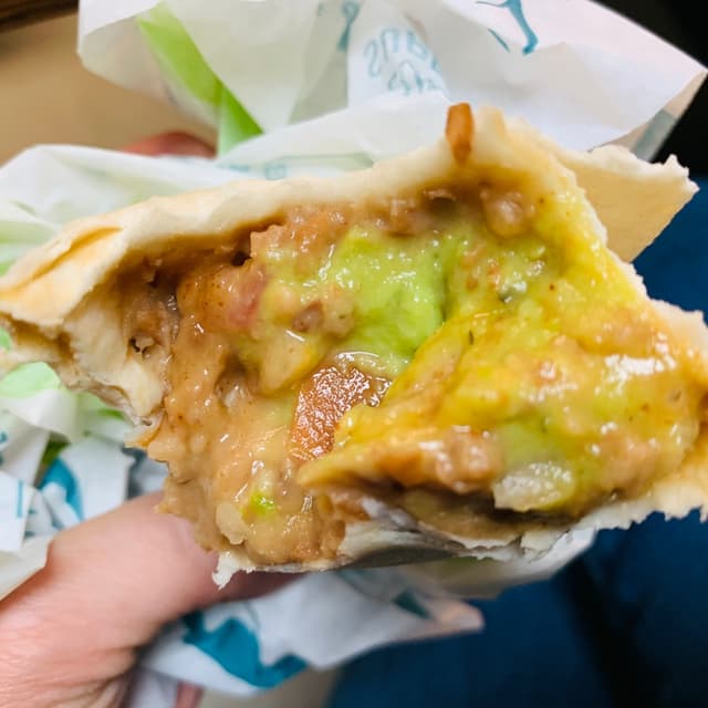 Foto do prato “Fresco Bean Burrito w/ Guacamole”