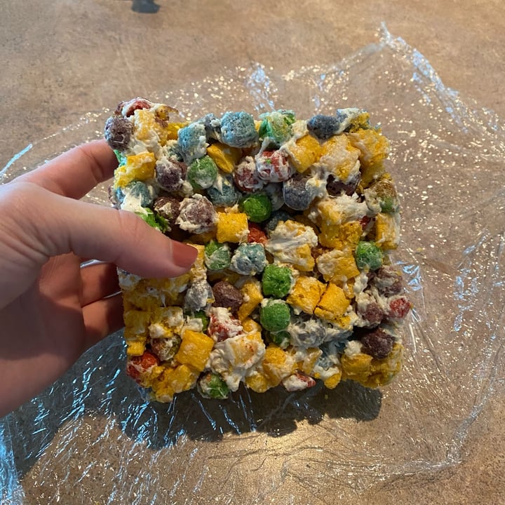 photo of Batter & Crumbs Vegan Bakery and Cafe Crunch Berry Cereal Treat shared by @curvycarbivore on  22 Apr 2022 - review