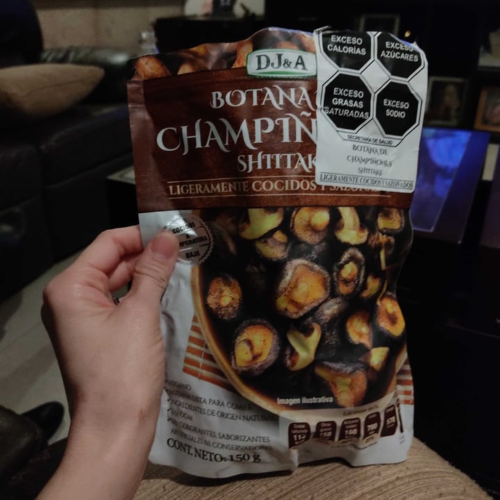 photo of DJ&A DJ&A Shiitake Mushroom Crisps shared by @monicapmm on  20 Nov 2020 - review