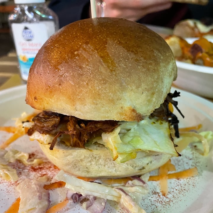 photo of Al Vinelli Modena Vegan Pulled Pork Burger shared by @terribradipo on  19 Apr 2022 - review
