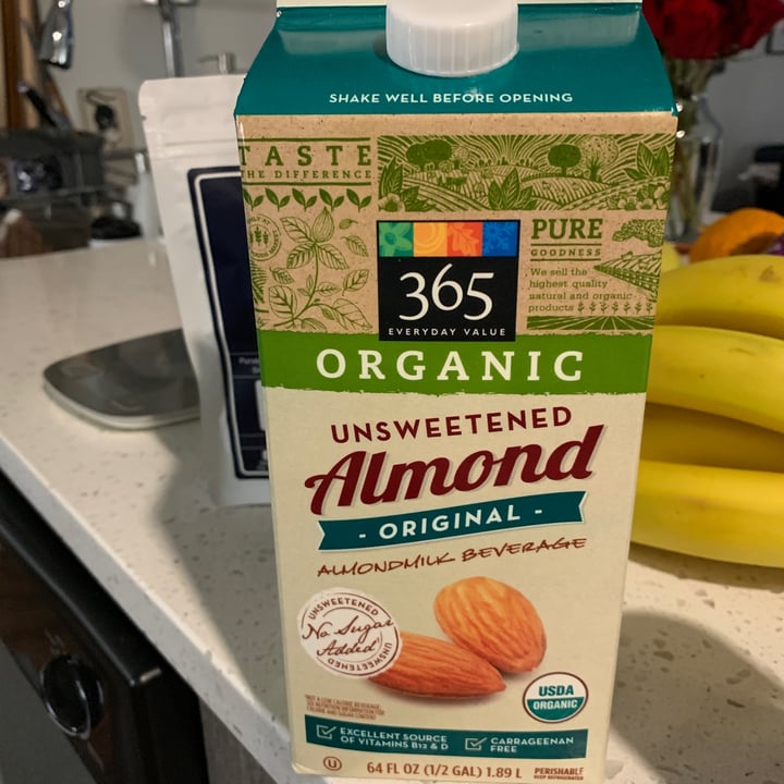 review photo of 365 Whole Foods Market Organic Unsweetened Original Almond Milk shared by @aliciaveganrose on 27 Feb 2022 - review