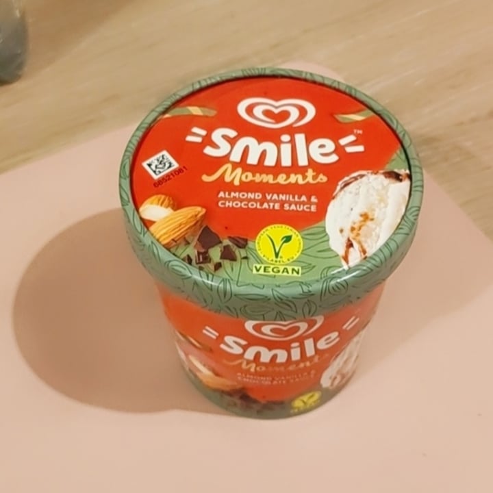 photo of smile Almond vanilla & chocolate sauce ice cream shared by @tiax on  14 Dec 2022 - review