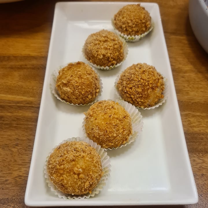 photo of Lotus Vegetarian Restaurant Black Sesame Glutinous Rice Ball (with a crushed peanut coating) shared by @rasa23 on  21 Dec 2020 - review