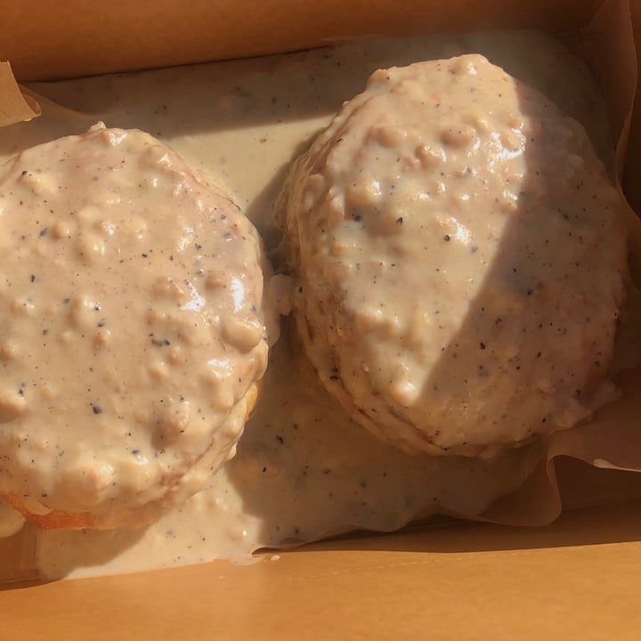 photo of Sticky Fingers Diner Vegan biscuits and sausage gravy shared by @bshavatt10 on  25 Oct 2020 - review