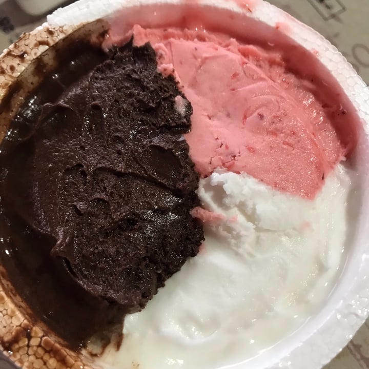 photo of Luciano's Heladeria Helado De Chocolate Vegano shared by @juanalopez on  23 May 2021 - review