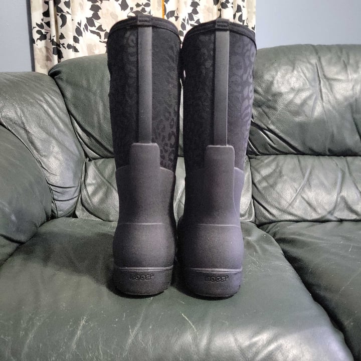 review photo of Bogs NEO-Classic Tonal LE, snow boots shared by @jenam91 on 15 Dec 2022 - review