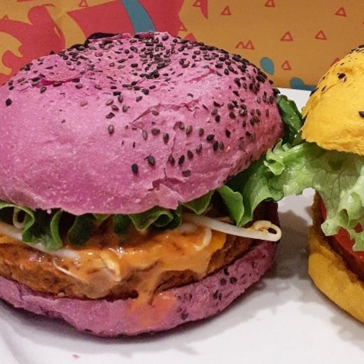 photo of Flower Burger Cherry bomb shared by @rosselladuca on  26 Nov 2022 - review