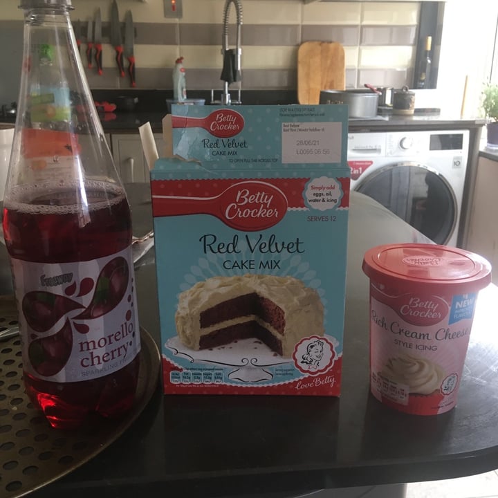 photo of Betty Crocker Victoria sponge shared by @miawildfire on  27 Jun 2020 - review