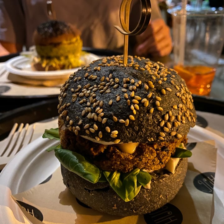 photo of HUG Hamburger Beluga #26 shared by @giuliasala on  17 Dec 2021 - review