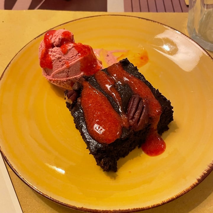 photo of InFusion - CucinaYogaStore Brownies con semifreddo alla fragola e frutti di bosco shared by @nadiste on  20 May 2022 - review