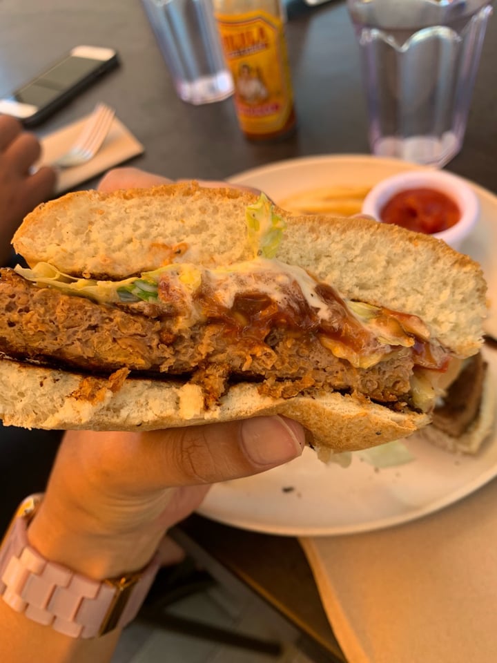 photo of Veggie Grill Steakhouse burger shared by @veganpetite on  22 Jun 2019 - review