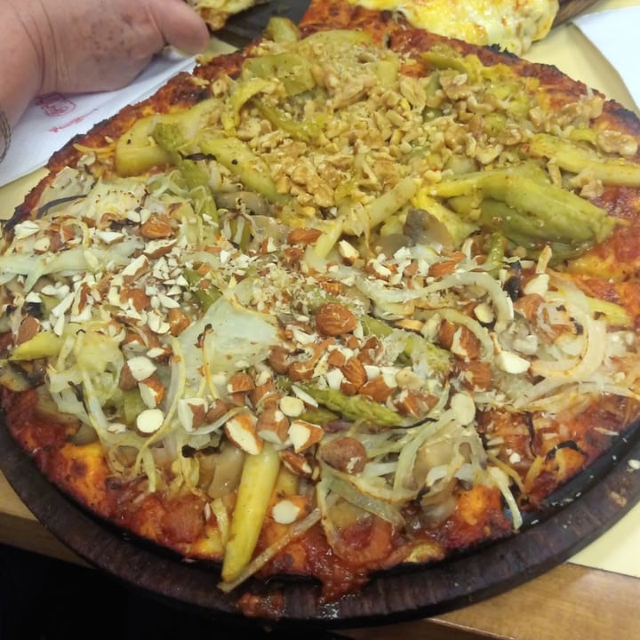 photo of Pizzería Güerrin Pizza vegana shared by @nachuquiroz on  26 May 2020 - review