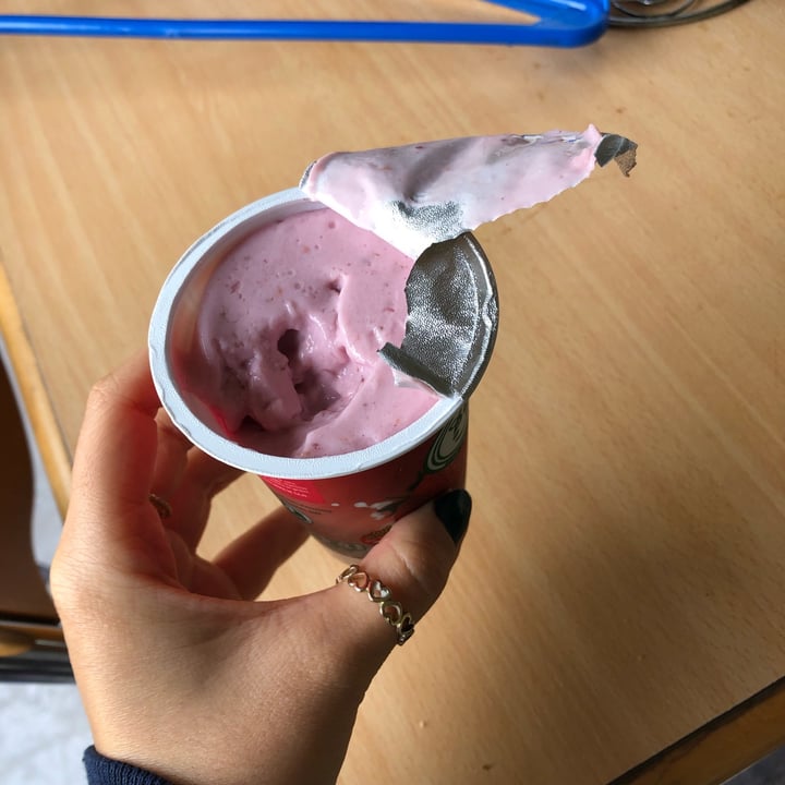 photo of Felices Las Vacas Yogurt frutilla semi firme shared by @carovivern on  21 Mar 2022 - review
