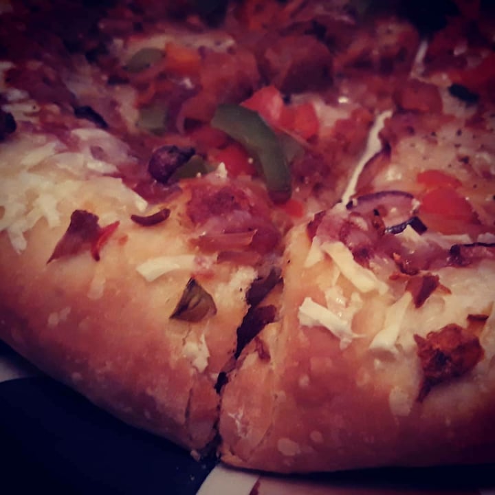 review photo of Chicago Town Tomato Stuffed Crust Takeaway Sticky Bbq Jackfruit Pizza shared by @govganjackson on 08 Apr 2021 - review
